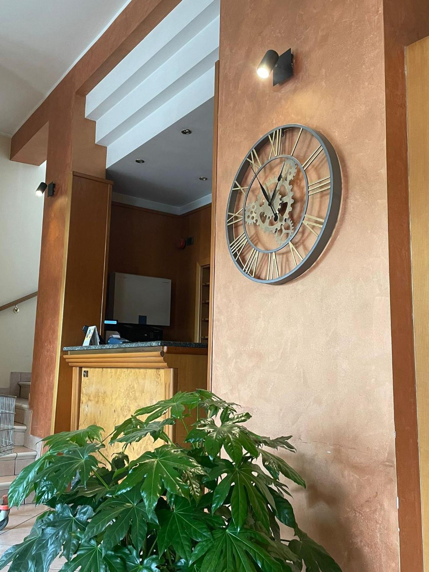 Hotel Arda Fiorenzuola 피오렌주올라 다르다 외부 사진