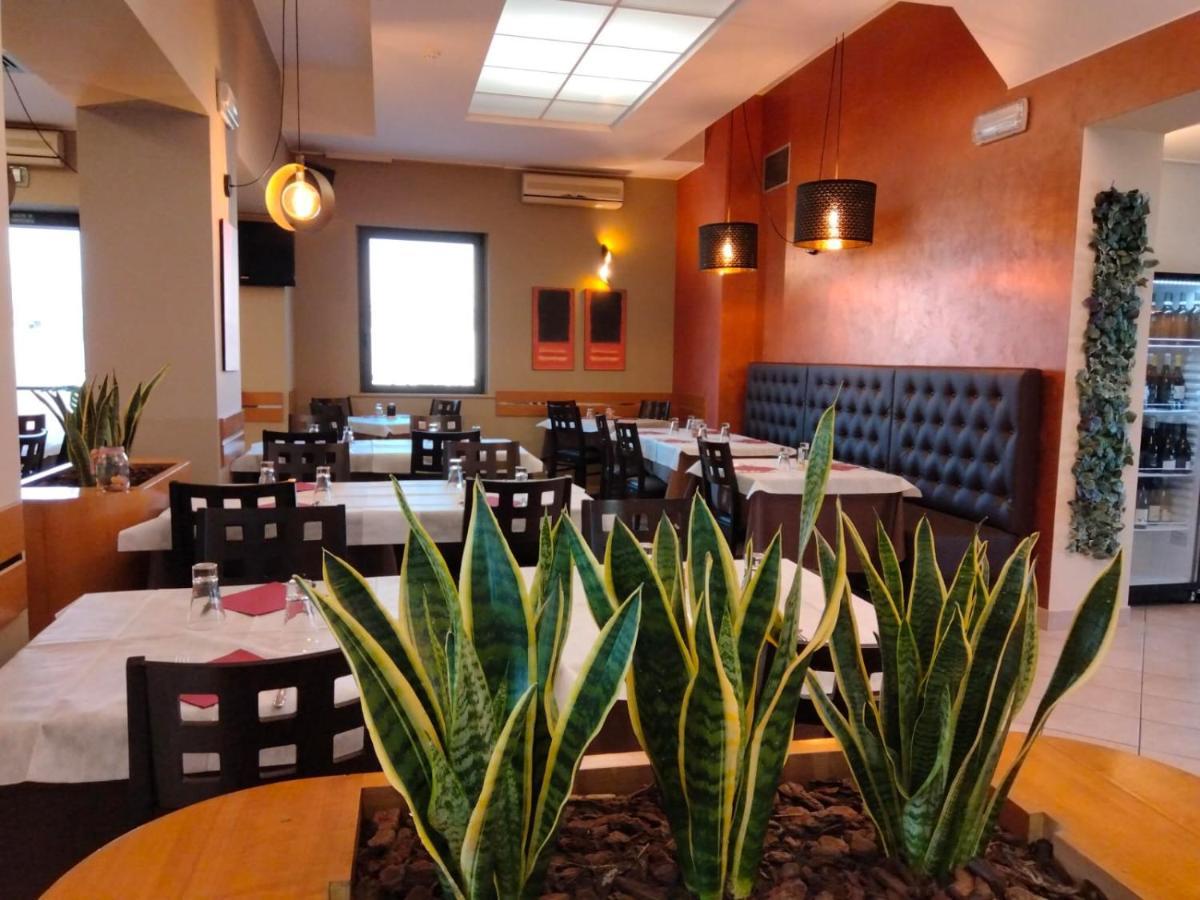 Hotel Arda Fiorenzuola 피오렌주올라 다르다 외부 사진